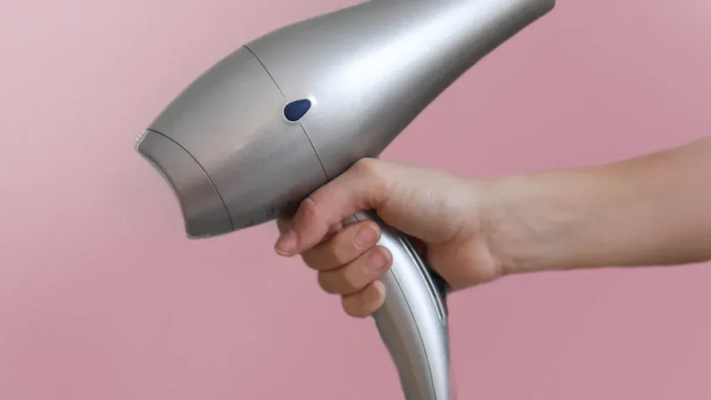 ヘアードライヤーの発熱体とは何か?